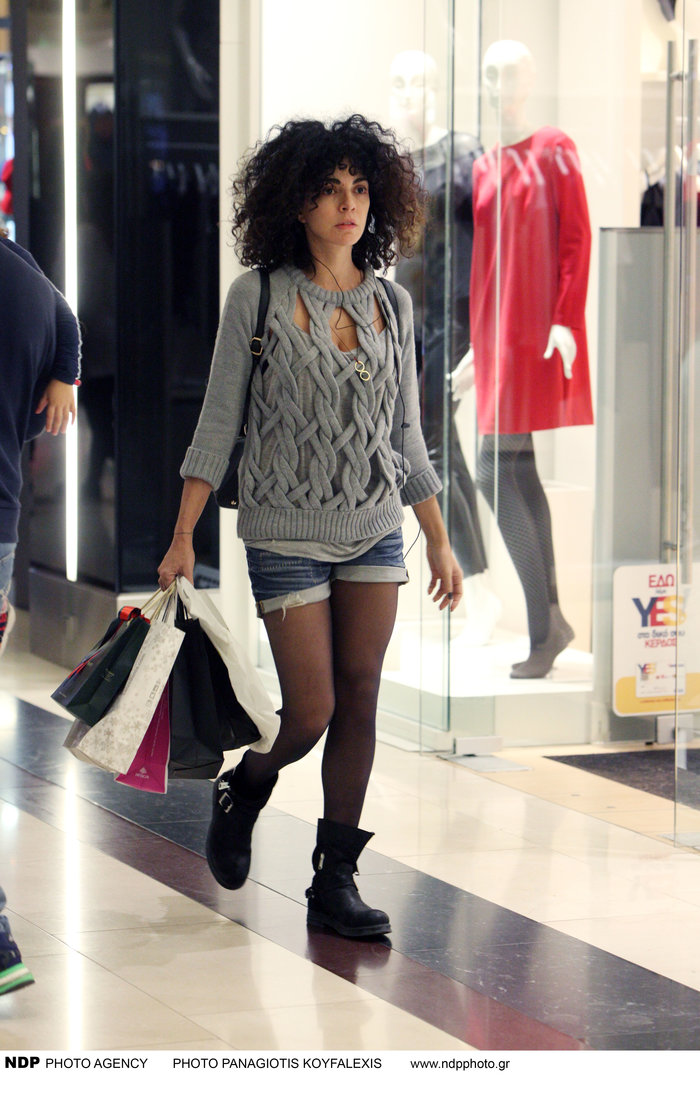 Μαρία Σολωμού: Για ψώνια με καυτό σορτσάκι μέσα στον χειμώνα - εικόνα 4