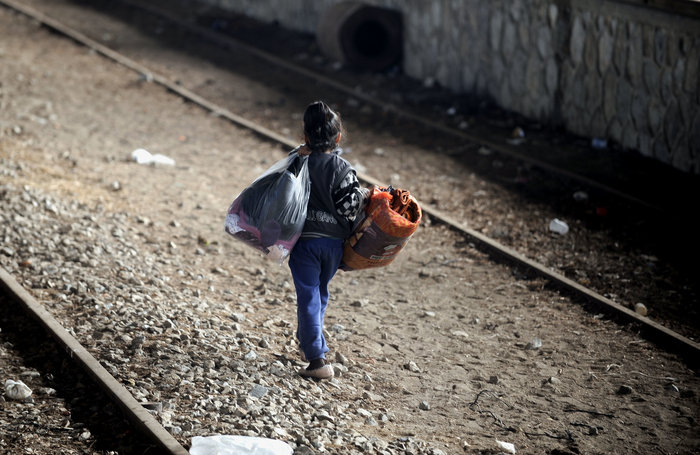 Οι συγκλονιστικές φωτογραφίες των παιδιών - μεταναστών - εικόνα 17