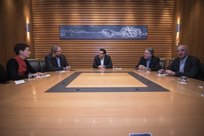 Tσίπρας: Δεν θα εγκαταλείψουμε τον λαό στους «yesmen»