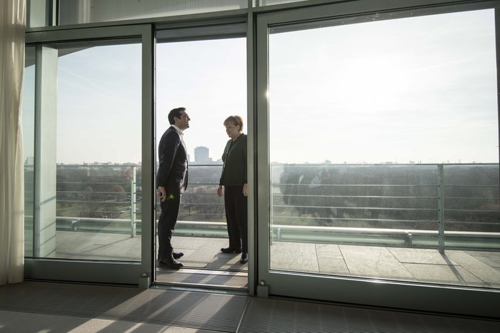 Handelsblatt:Χωρίς βοήθεια από Μέρκελ, ο Τσίπρας «πεθαίνει» πολιτικά το '17