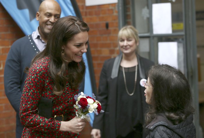 Η Κέιτ Μίντλετον ντύθηκε... Χριστουγεννιάτικα - H εορταστική εμφάνισή της - εικόνα 3