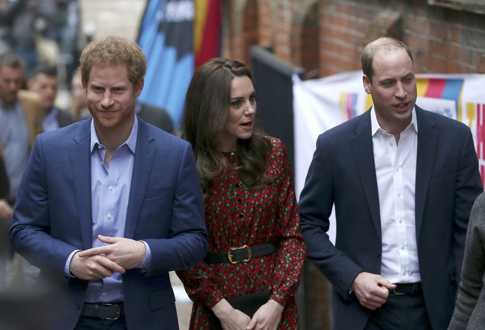 Η Κέιτ Μίντλετον ντύθηκε... Χριστουγεννιάτικα - H εορταστική εμφάνισή της - εικόνα 5