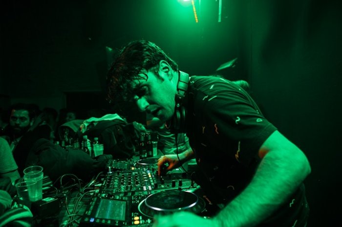 Πάρτι του En Lefko: Με 2 χιλιάδες κόσμου, μαλλί τη γριάς & Backstreet Boys