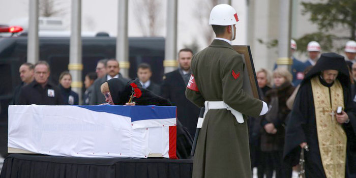 Τούρκοι στρατιώτες τιμητική φρουρά στη σορό του ρώσου πρέσβη - εικόνα 3
