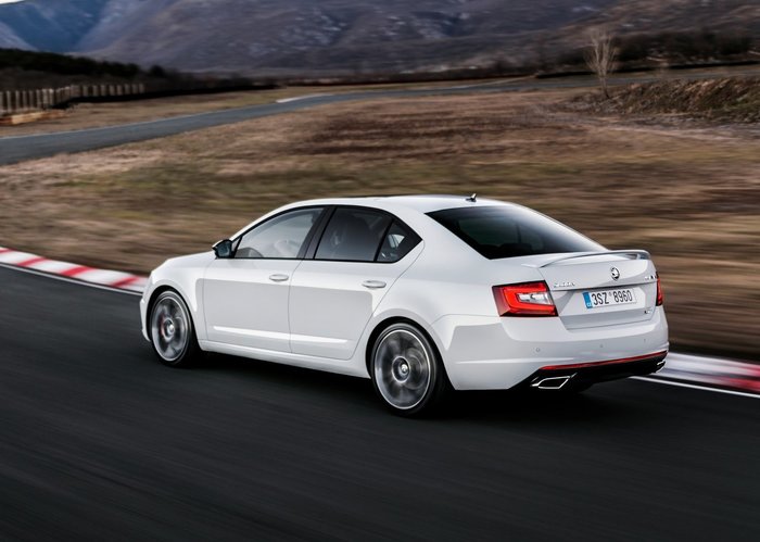 Αποκάλυψη για τη νέα φανταχτερή Skoda Octavia RS με 230 ίππους