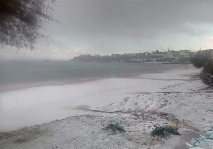 Χιόνια στην Κρήτη: To εκκλησάκι στην κορυφή του Ψηλορείτη ντύθηκε στα λευκά
