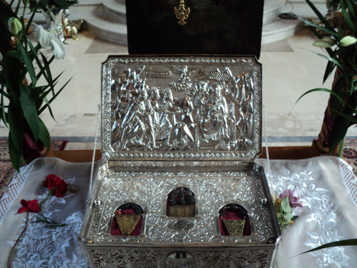 Τα Πάντιμα Δώρα των Μάγων μεταφέρονται από το Αγιο Ορος στην Κρήτη