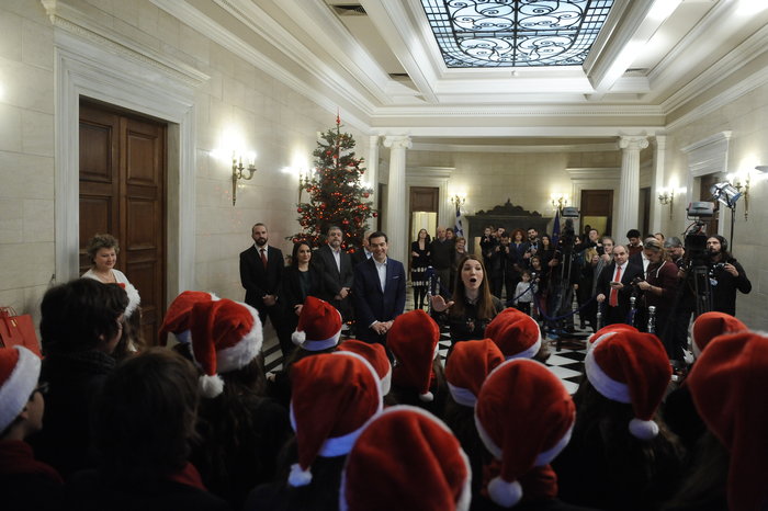 Kάλαντα στο Μαξίμου από το Μουσικό Σχολείο Αθηνών [ΕΙΚΟΝΕΣ] - εικόνα 3