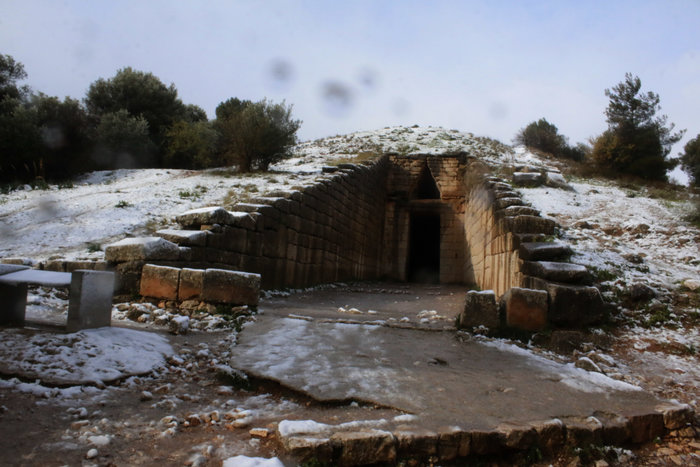 Χιονισμένη και η πύλη των Λεόντων στις Μυκήνες - εικόνα 7