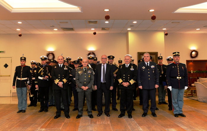 Κάλαντα και «τσάμικα» μπροστά στον αναπληρωτή υπουργό Δ.Βίτσα - εικόνα 6