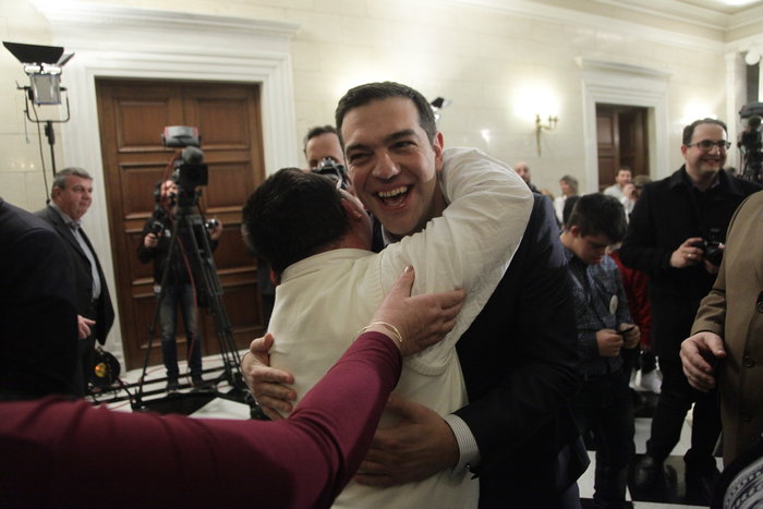 Παιδιά με σύνδρομο Down είπαν τα κάλαντα στον Αλέξη Τσίπρα - εικόνα 2