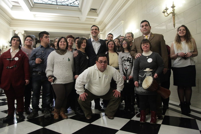 Παιδιά με σύνδρομο Down είπαν τα κάλαντα στον Αλέξη Τσίπρα - εικόνα 6