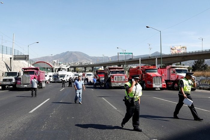 Εξαγριωμένοι Μεξικανοί έκλεισαν δρόμους στην πρωτεύουσα (ΦΩΤΟ)