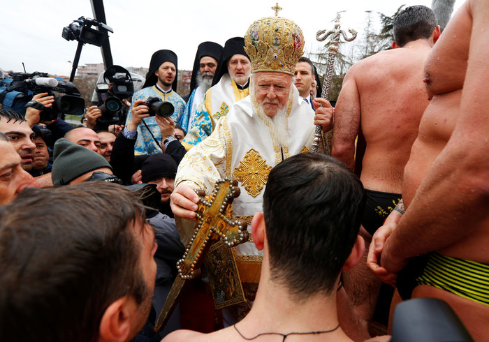 Τα Θεοφάνεια στην Κωνσταντινούπολη, βουτιά για το σταυρό στον Κεράτιο - εικόνα 7