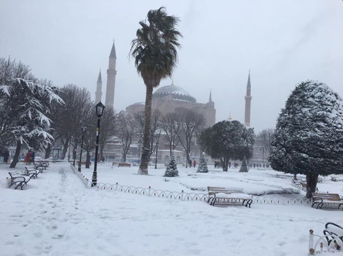 Κατάλευκη η Αγιά Σοφιά στην Κωνσταντινούπολη-Μοναδικές εικόνες