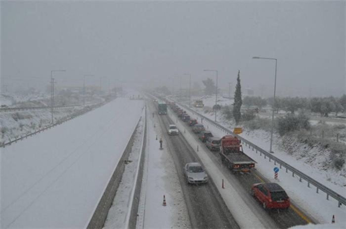 Ταξιδιώτες εγκλωβισμένοι για ώρες στην Πατρών - Κορίνθου - εικόνα 4