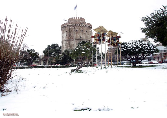 Χωρίς νερό η Θεσσαλονίκη, χωρίς θέρμανση η Πτολεμαϊδα-Χάος από τον χιονιά