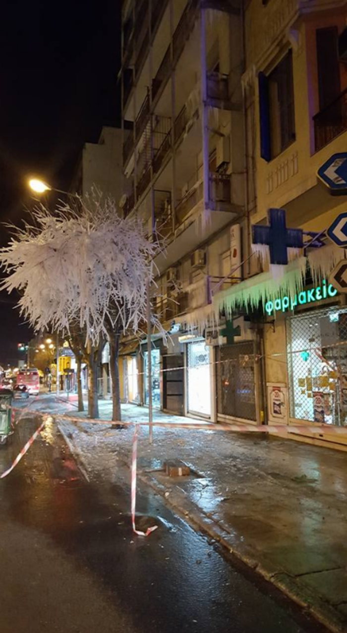 Πάγωσε και η Θεσσαλονίκη: Σταλακτίτες σε μπαλκόνια! - εικόνα 2