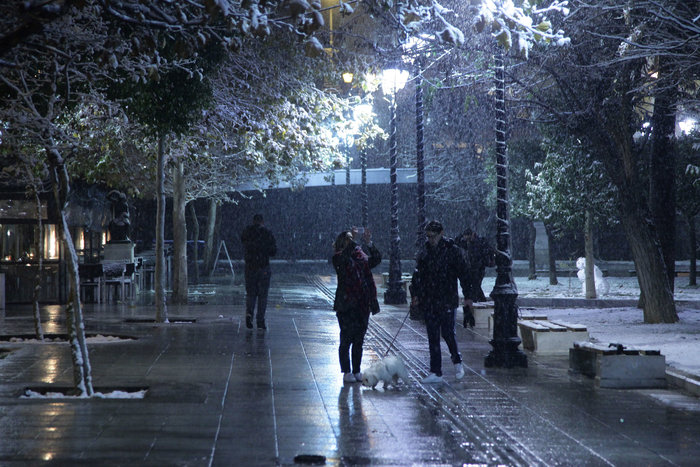 «Παγωμένη» η Αττική, με προβλήματα οι μετακινήσεις - εικόνα 4