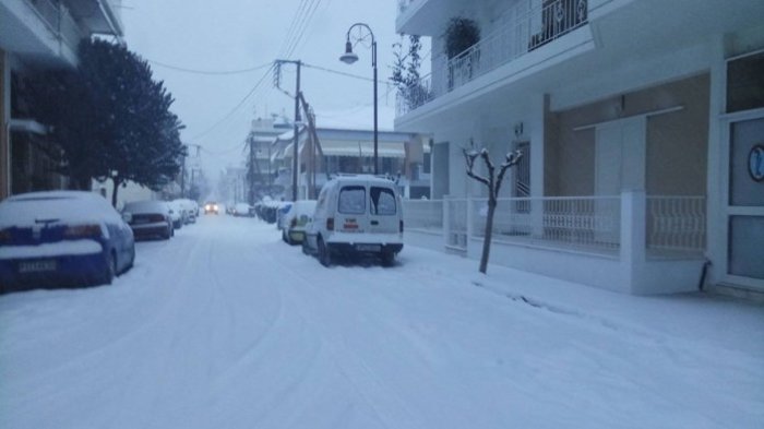 Σφοδρή χιονόπτωση στη Λάρισα, στους -7 ο υδράργυρος - εικόνα 2