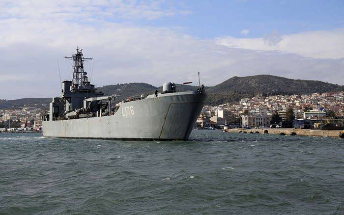 Έδεσε στη Μυτιλήνη το πλοίο που θα στεγάσει 500 πρόσφυγες