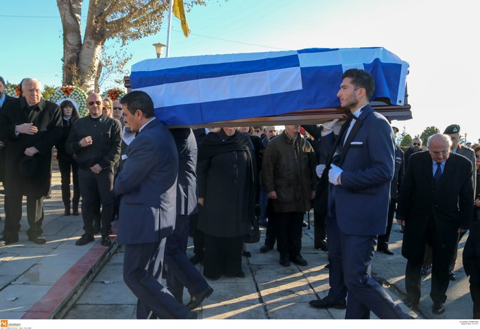 Το τελευταίο αντίο στον πρέσβη Κ. Αμοιρίδη-Τραγική φιγούρα η μητέρα του