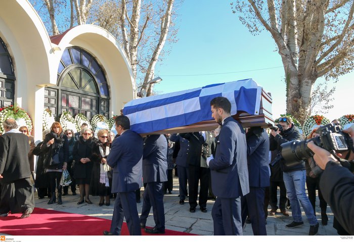 Το τελευταίο αντίο στον πρέσβη Κ. Αμοιρίδη-Τραγική φιγούρα η μητέρα του - εικόνα 4