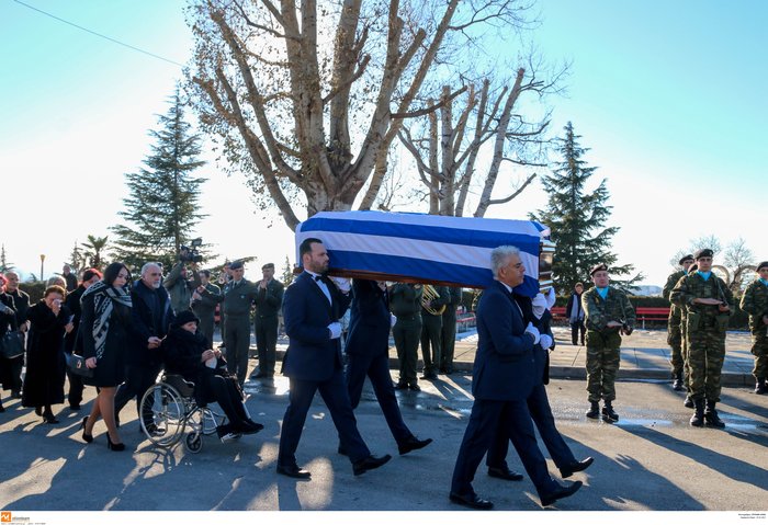 Το τελευταίο αντίο στον πρέσβη Κ. Αμοιρίδη-Τραγική φιγούρα η μητέρα του - εικόνα 11