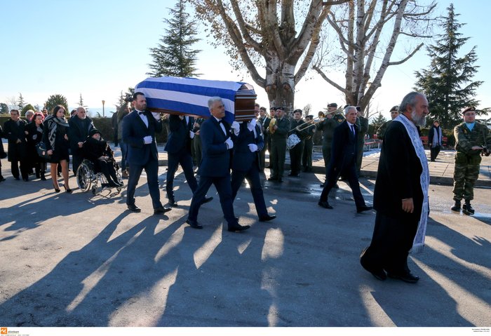 Το τελευταίο αντίο στον πρέσβη Κ. Αμοιρίδη-Τραγική φιγούρα η μητέρα του - εικόνα 14