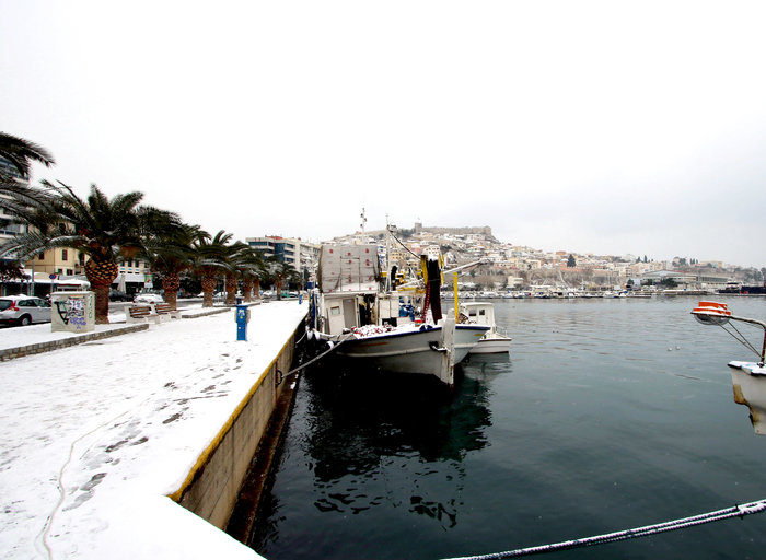 Χιόνια ξανά στη Β. Ελλάδα, σφοδρή χαλαζόπτωση στα δυτικά