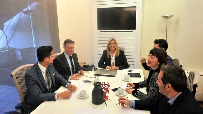 Τα νέα πρόσωπα στην επικοινωνία του ΠΑΣΟΚ, σέλφι με την Φώφη - εικόνα 2
