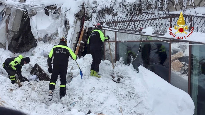 Νέους επιζώντες εντόπισαν στο ξενοδοχείο,νέα ολονύκτια μάχη - εικόνα 3