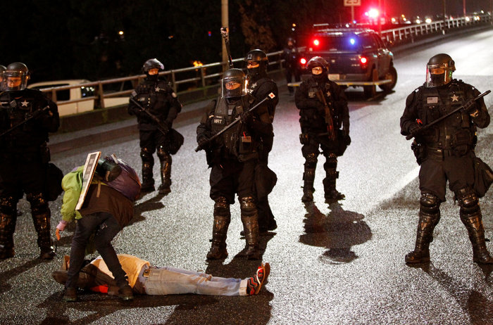 Διαδηλώσεις και επεισόδια μετά την ορκωμοσία Τραμπ - εικόνα 3