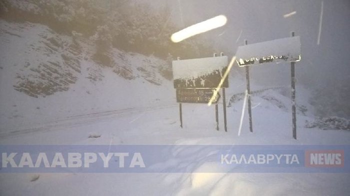 Απεγκλωβίστηκε από το χιόνι το ΚΤΕΛ με μαθητές στα Καλάβρυτα
