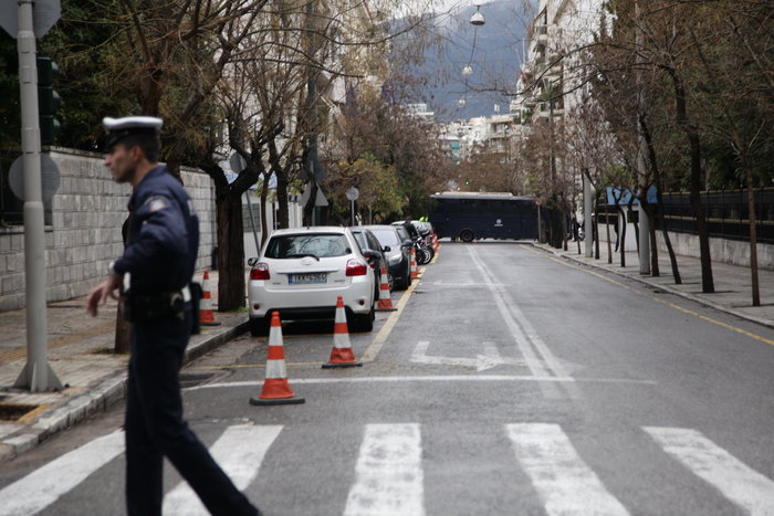 ΕΛΑΣ σε διαδηλωτές: Ανοίξτε τα πανό να τα δούμε - εικόνα 5