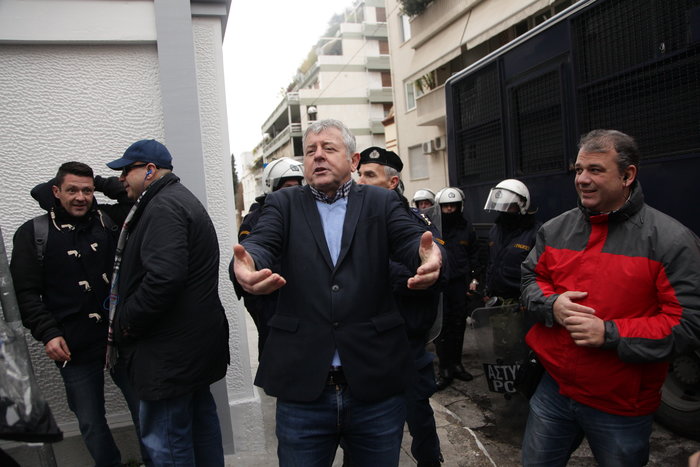 ΕΛΑΣ σε διαδηλωτές: Ανοίξτε τα πανό να τα δούμε - εικόνα 6