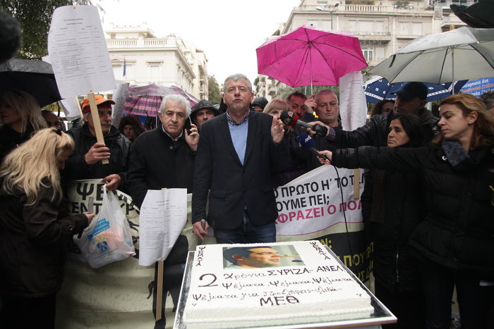 ΕΛΑΣ σε διαδηλωτές: Ανοίξτε τα πανό να τα δούμε - εικόνα 13