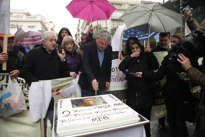 ΕΛΑΣ σε διαδηλωτές: Ανοίξτε τα πανό να τα δούμε - εικόνα 14