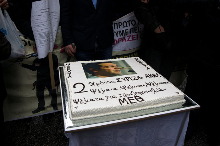 Η διαμαρτυρία της ΠΟΕΔΗΝ: Ο Πινόκιο, η τούρτα και τα λογοκριμένα πανό - εικόνα 2