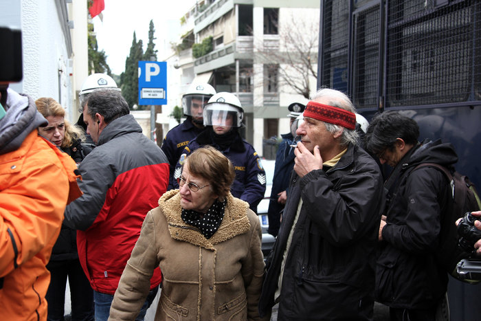 Η διαμαρτυρία της ΠΟΕΔΗΝ: Ο Πινόκιο, η τούρτα και τα λογοκριμένα πανό - εικόνα 5
