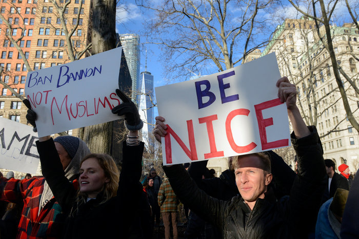 Οργή λαού στις ΗΠΑ για τo διάταγμα Τραμπ για τους μετανάστες - εικόνα 2