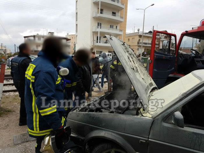 Λαμία: Λαμπάδιασε αυτοκίνητο μέσα στην πόλη-Επεισοδιακή κατάσβεση - εικόνα 2