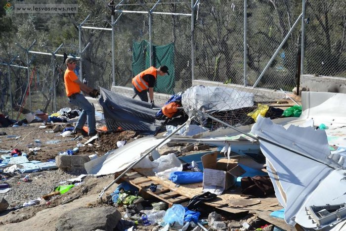 Ξηλώνουν τον «Γολγοθά» στη Μόρια μετά τους 5 θανάτους