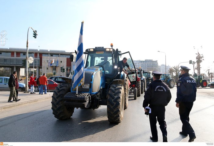 Τα ΜΑΤ απέναντι στους αγρότες στη Θεσσαλονίκη, ένταση & φωνές video - εικόνα 3