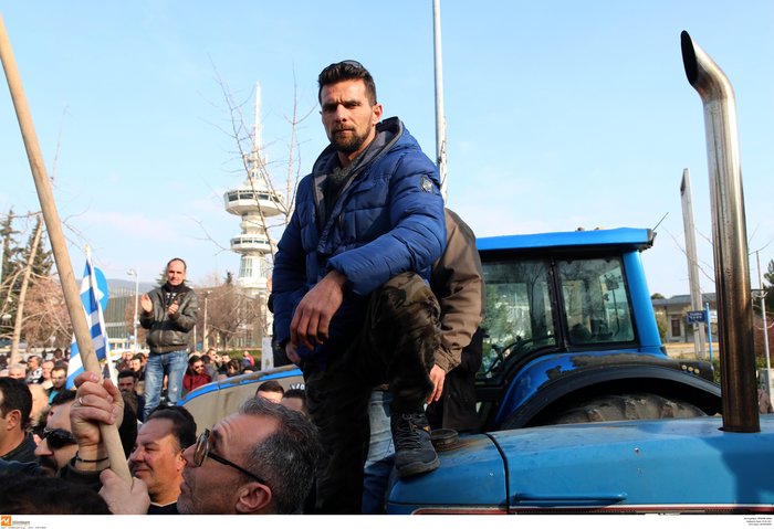 Τα ΜΑΤ απέναντι στους αγρότες στη Θεσσαλονίκη, ένταση & φωνές video - εικόνα 7
