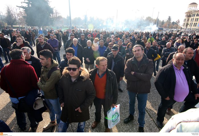 Τα ΜΑΤ απέναντι στους αγρότες στη Θεσσαλονίκη, ένταση & φωνές video - εικόνα 11