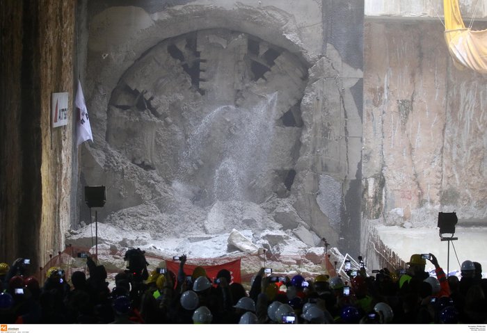 Το μετρό Θεσσαλονίκης απέκτησε την πρώτη σήραγγα [Εικόνες]