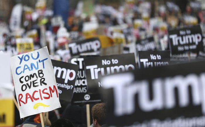 Χιλιάδες στους δρόμους σε ΗΠΑ και Ευρώπη κατά του Τραμπ [ΕΙΚΟΝΕΣ]