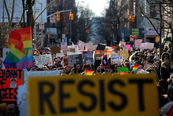 Χιλιάδες στους δρόμους σε ΗΠΑ και Ευρώπη κατά του Τραμπ [ΕΙΚΟΝΕΣ] - εικόνα 5