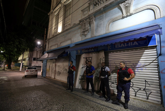 Βραζιλία: Οργιο εγκληματικότητας προκαλεί η απεργία των αστυνομικών